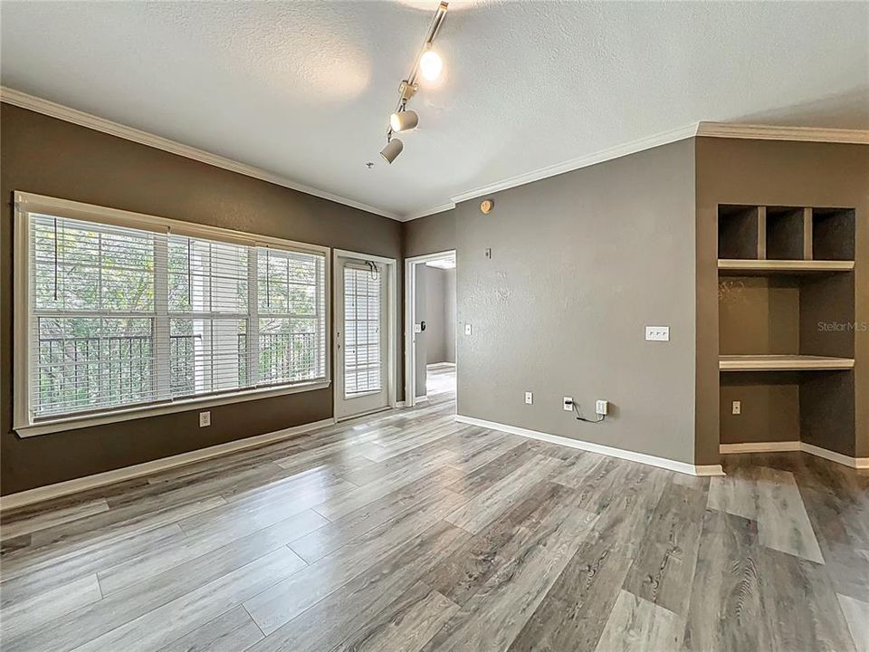 Active With Contract: $190,000 (1 beds, 1 baths, 782 Square Feet)