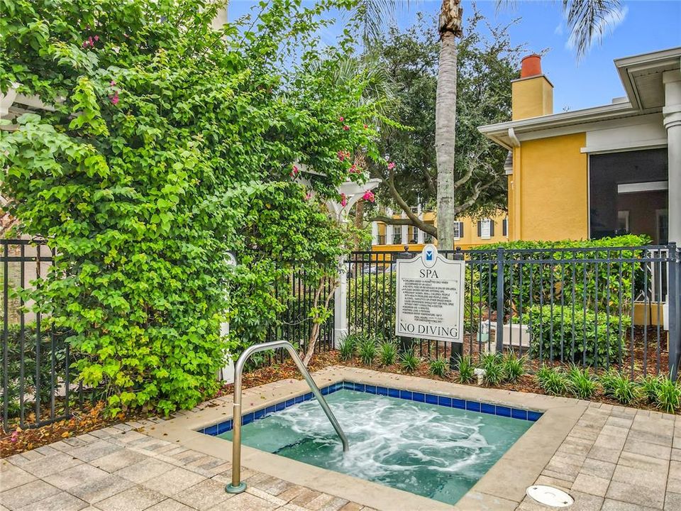 Active With Contract: $190,000 (1 beds, 1 baths, 782 Square Feet)