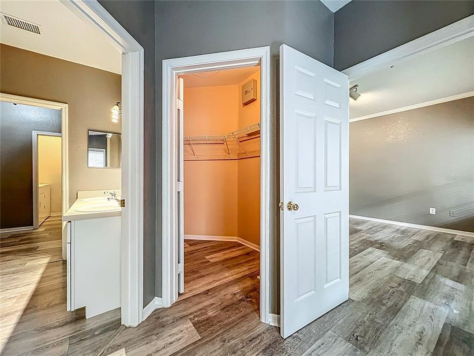 Active With Contract: $190,000 (1 beds, 1 baths, 782 Square Feet)