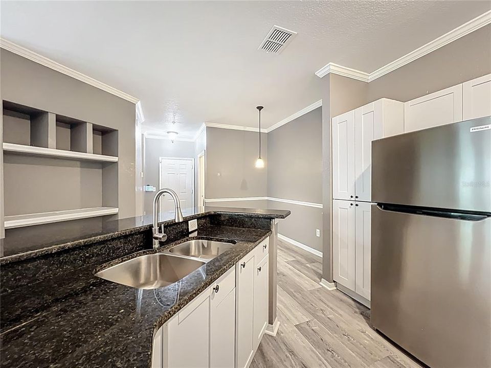 Active With Contract: $190,000 (1 beds, 1 baths, 782 Square Feet)