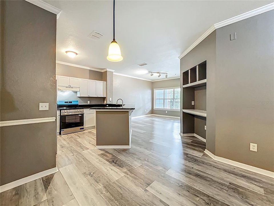 Active With Contract: $190,000 (1 beds, 1 baths, 782 Square Feet)