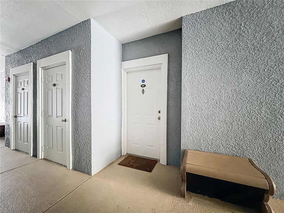 Active With Contract: $190,000 (1 beds, 1 baths, 782 Square Feet)