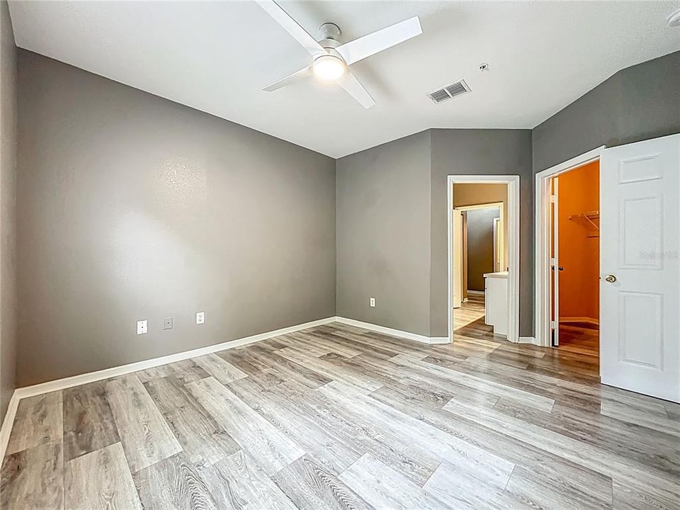 Active With Contract: $190,000 (1 beds, 1 baths, 782 Square Feet)