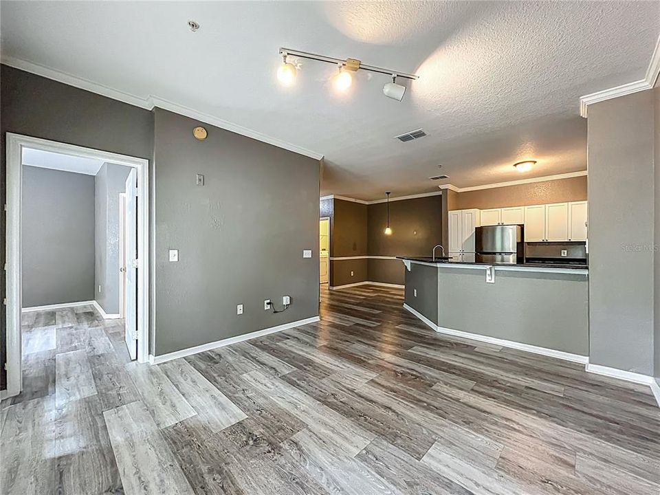 Active With Contract: $190,000 (1 beds, 1 baths, 782 Square Feet)