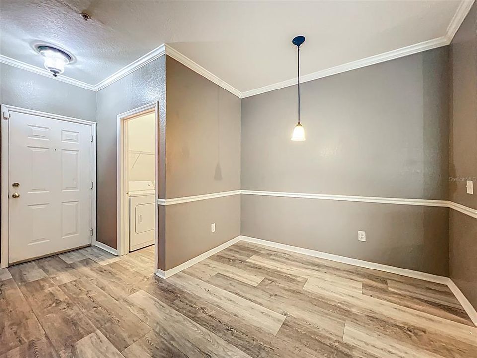 Active With Contract: $190,000 (1 beds, 1 baths, 782 Square Feet)