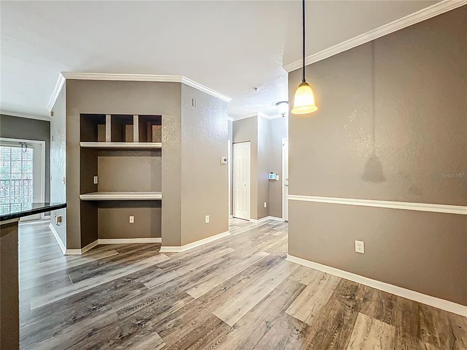 Active With Contract: $190,000 (1 beds, 1 baths, 782 Square Feet)