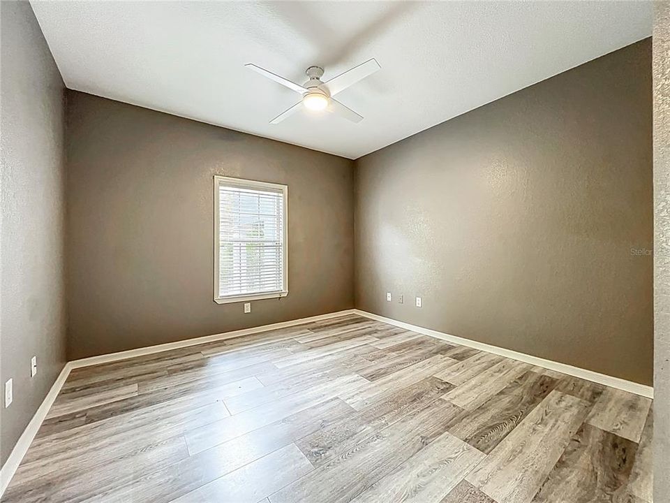 Active With Contract: $190,000 (1 beds, 1 baths, 782 Square Feet)