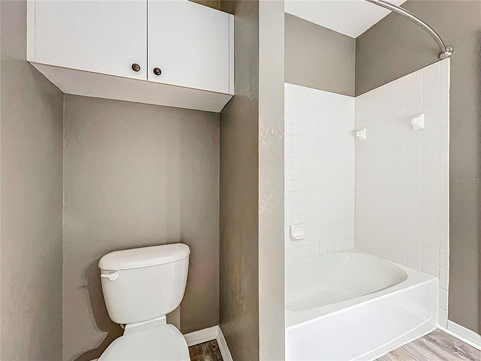 Active With Contract: $190,000 (1 beds, 1 baths, 782 Square Feet)