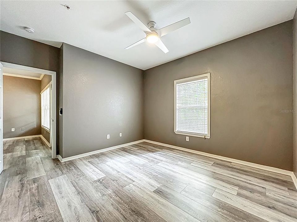 Active With Contract: $190,000 (1 beds, 1 baths, 782 Square Feet)