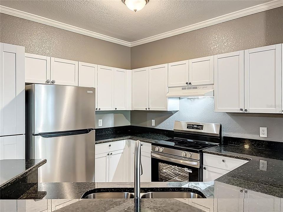 Active With Contract: $190,000 (1 beds, 1 baths, 782 Square Feet)
