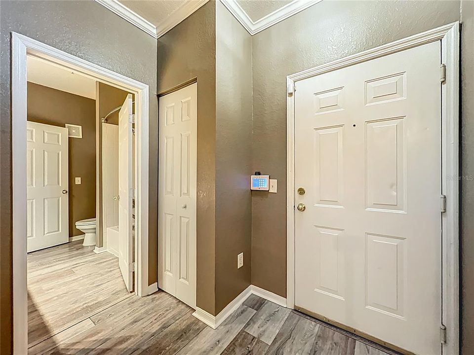 Active With Contract: $190,000 (1 beds, 1 baths, 782 Square Feet)