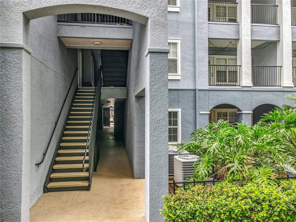 Active With Contract: $190,000 (1 beds, 1 baths, 782 Square Feet)