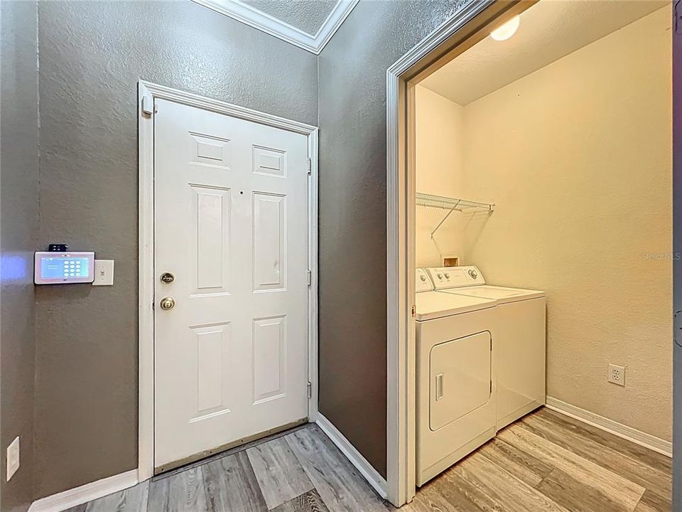 Active With Contract: $190,000 (1 beds, 1 baths, 782 Square Feet)