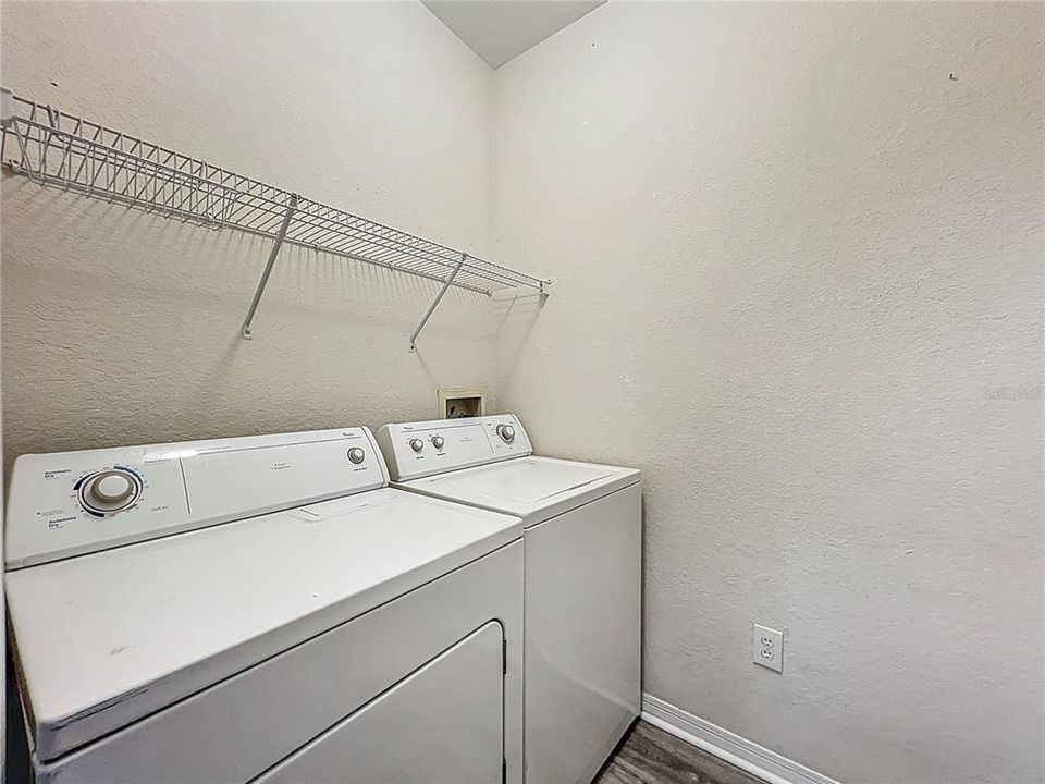 Active With Contract: $190,000 (1 beds, 1 baths, 782 Square Feet)