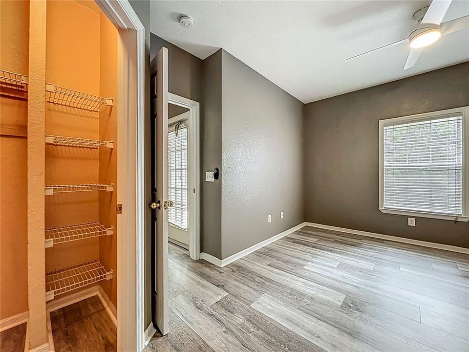 Active With Contract: $190,000 (1 beds, 1 baths, 782 Square Feet)