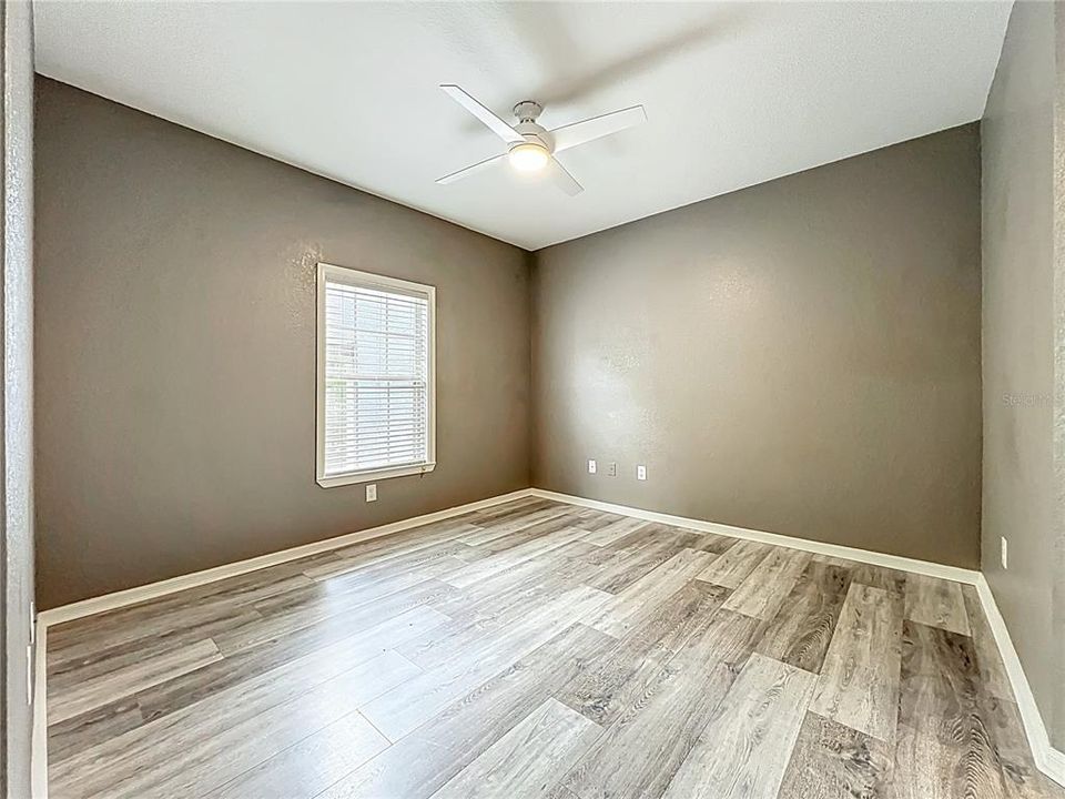 Active With Contract: $190,000 (1 beds, 1 baths, 782 Square Feet)