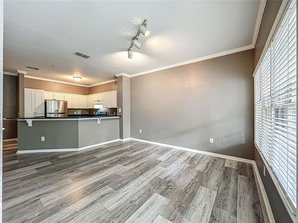 Active With Contract: $190,000 (1 beds, 1 baths, 782 Square Feet)