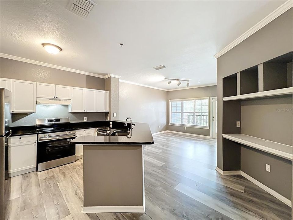 Active With Contract: $190,000 (1 beds, 1 baths, 782 Square Feet)