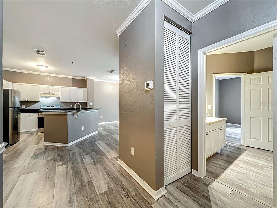 Active With Contract: $190,000 (1 beds, 1 baths, 782 Square Feet)