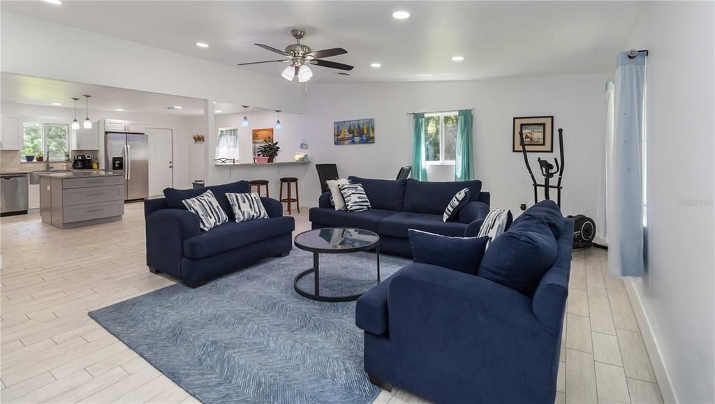 待售: $379,000 (5 贝兹, 2 浴室, 2072 平方英尺)