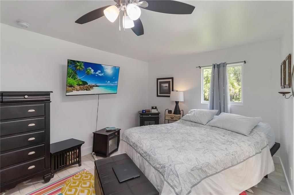 待售: $379,000 (5 贝兹, 2 浴室, 2072 平方英尺)