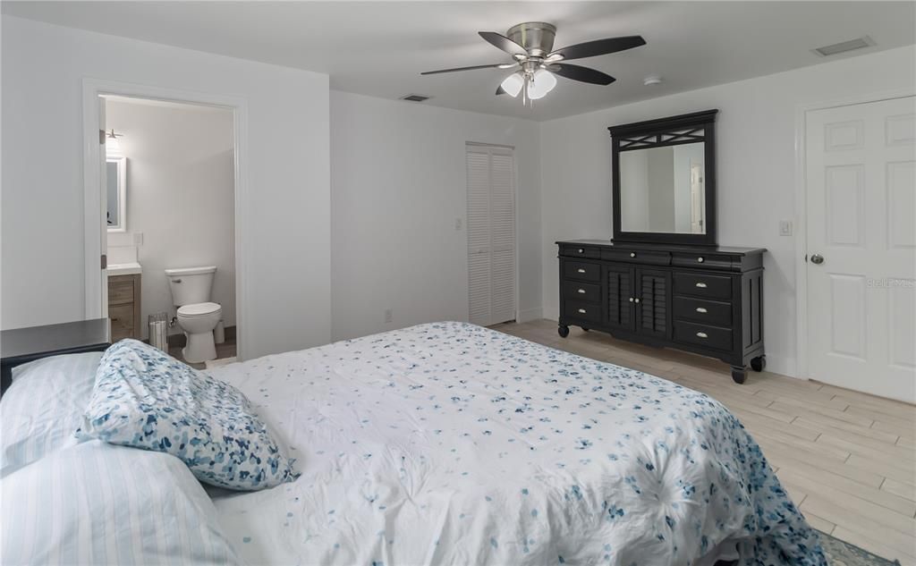 待售: $379,000 (5 贝兹, 2 浴室, 2072 平方英尺)