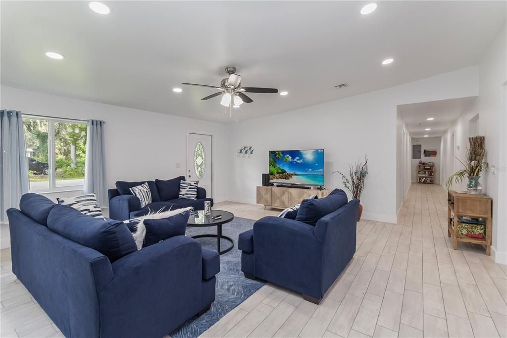 待售: $379,000 (5 贝兹, 2 浴室, 2072 平方英尺)