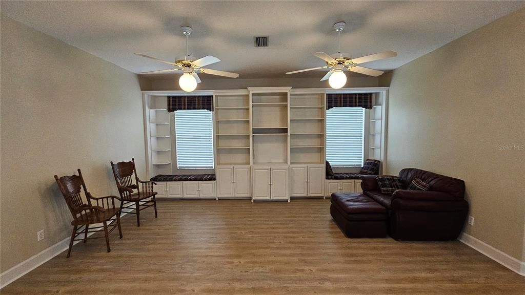 На продажу: $719,900 (3 спален, 2 ванн, 2491 Квадратных фут)