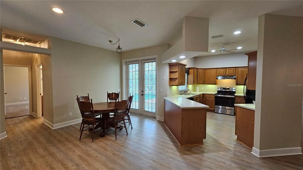 На продажу: $719,900 (3 спален, 2 ванн, 2491 Квадратных фут)