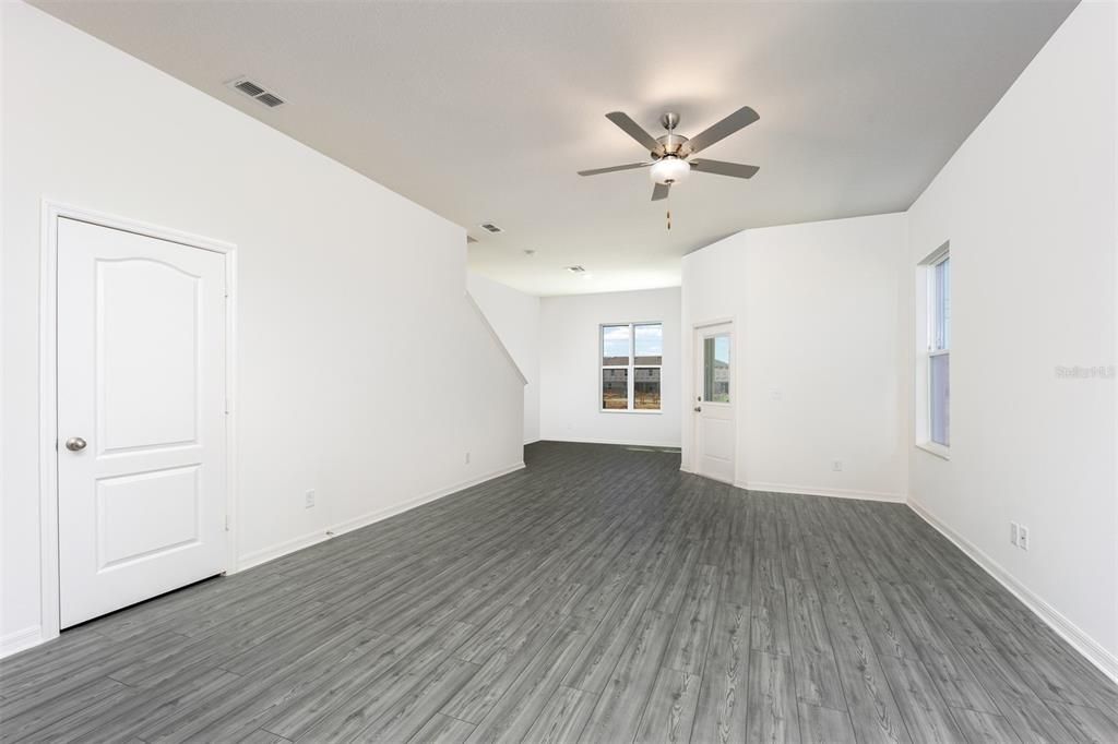 Active With Contract: $244,900 (3 beds, 2 baths, 1817 Square Feet)