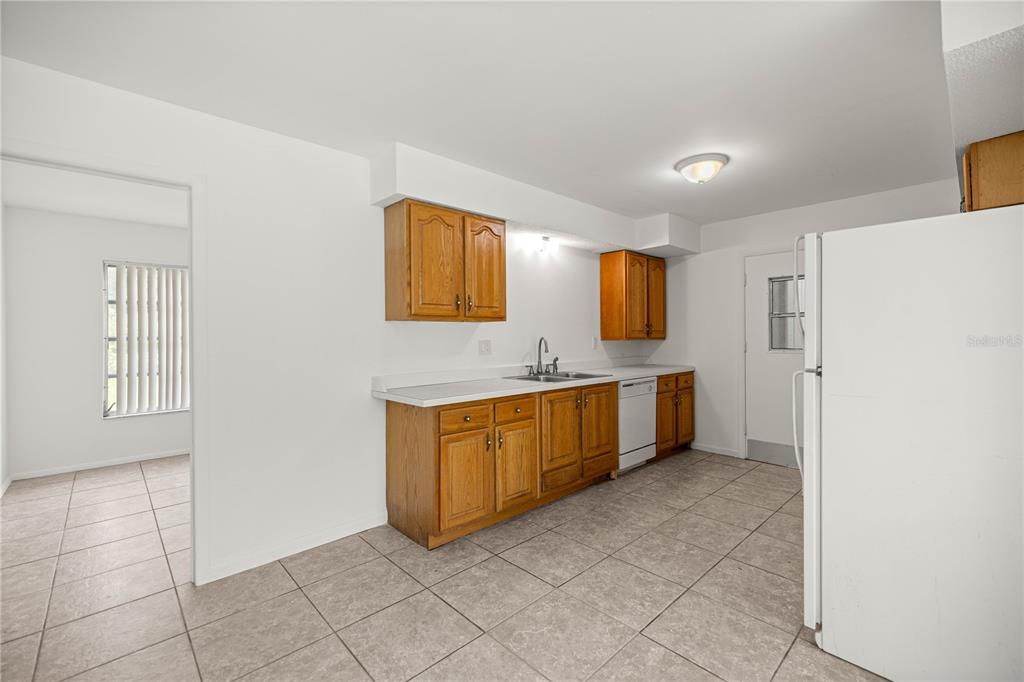 Active With Contract: $299,000 (4 beds, 0 baths, 986 Square Feet)