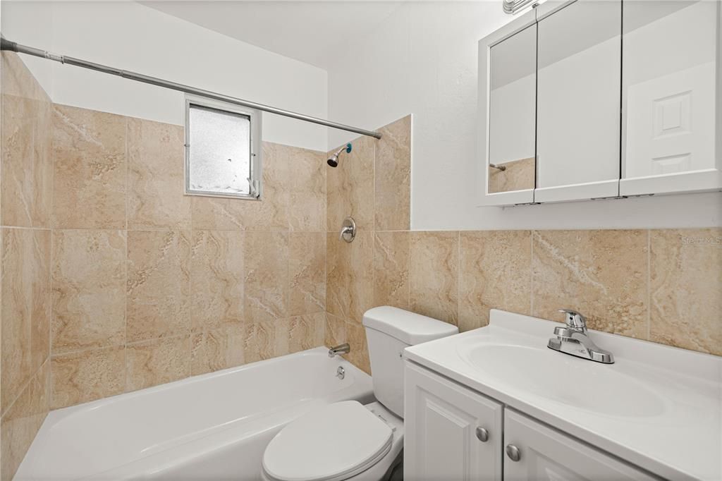 Active With Contract: $299,000 (4 beds, 0 baths, 986 Square Feet)