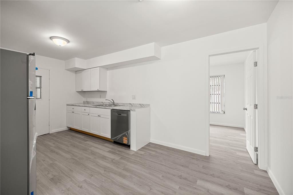 Active With Contract: $299,000 (4 beds, 0 baths, 986 Square Feet)