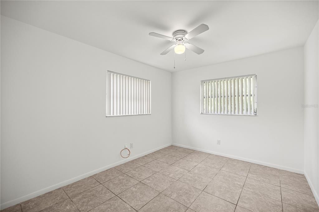 Active With Contract: $299,000 (4 beds, 0 baths, 986 Square Feet)