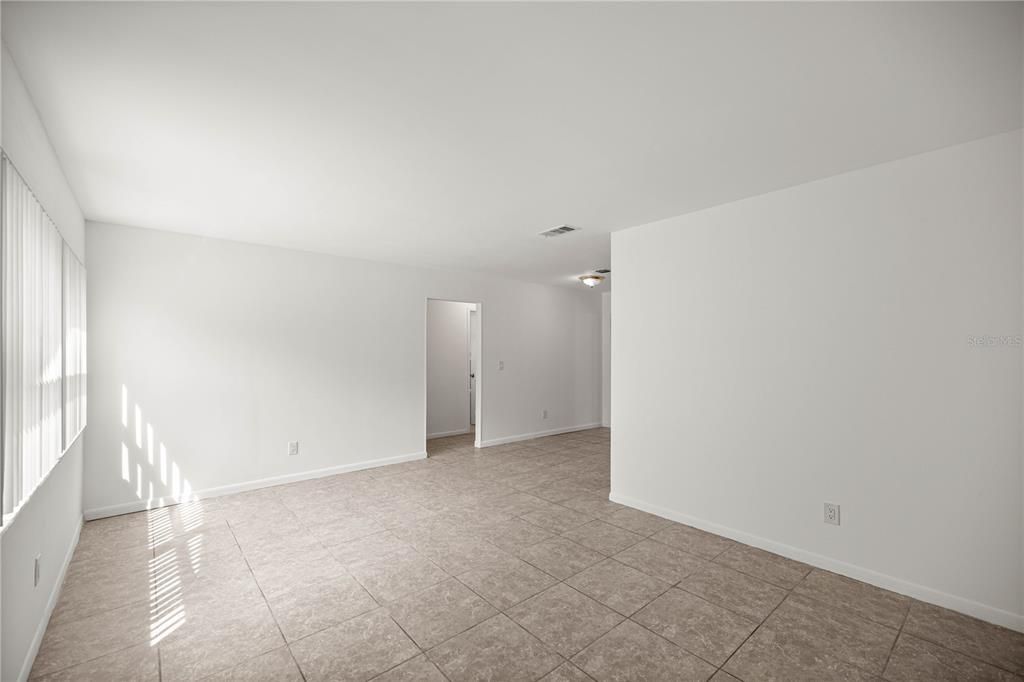 Active With Contract: $299,000 (4 beds, 0 baths, 986 Square Feet)