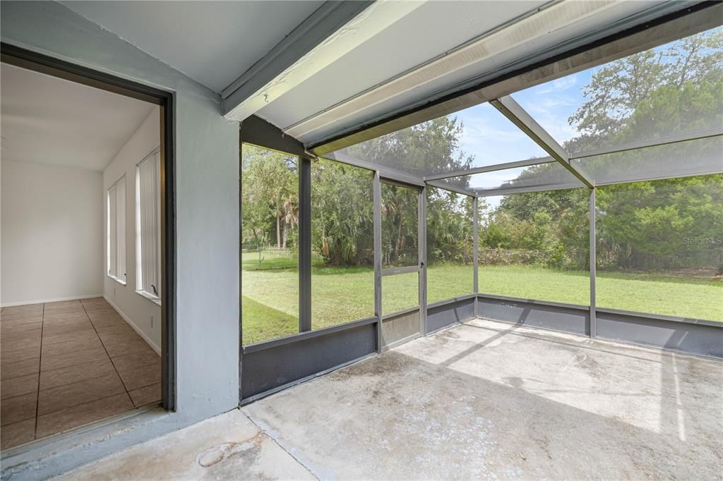 Active With Contract: $299,000 (4 beds, 0 baths, 986 Square Feet)