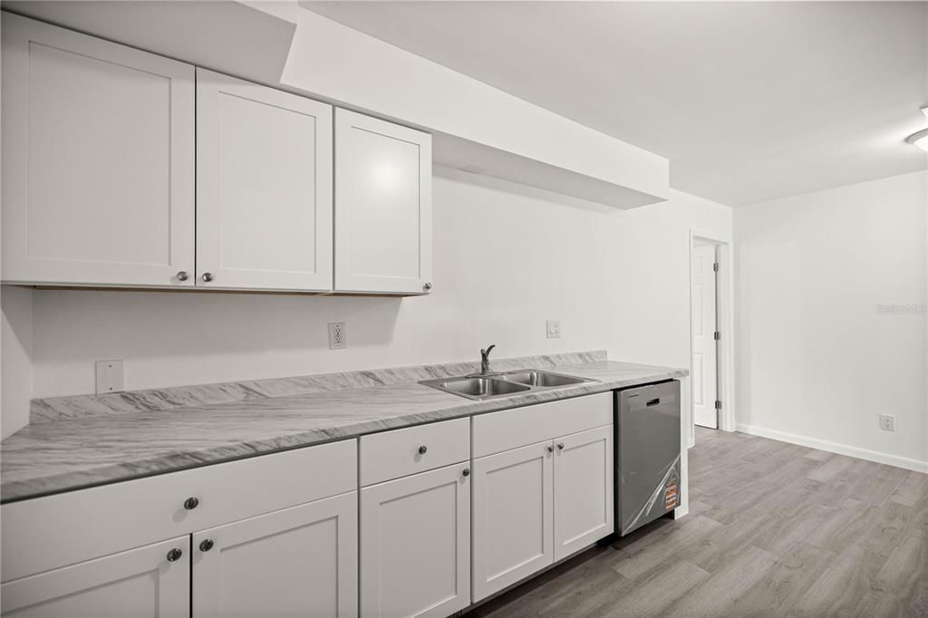 Active With Contract: $299,000 (4 beds, 0 baths, 986 Square Feet)