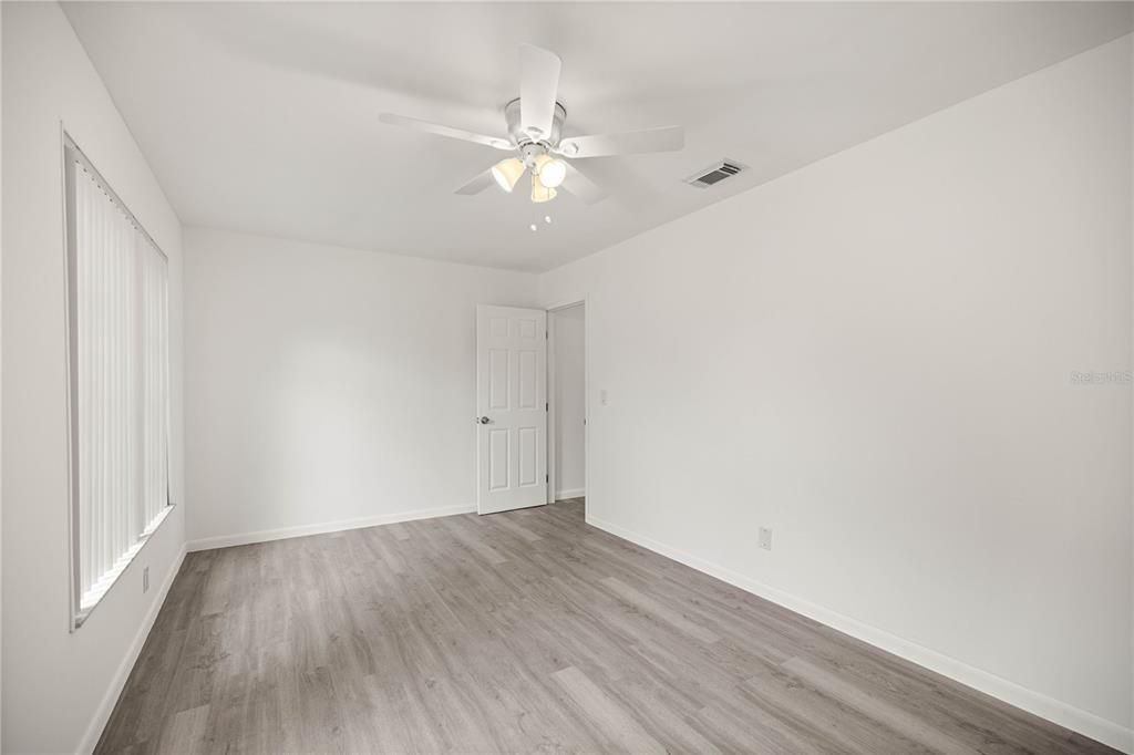 Active With Contract: $299,000 (4 beds, 0 baths, 986 Square Feet)