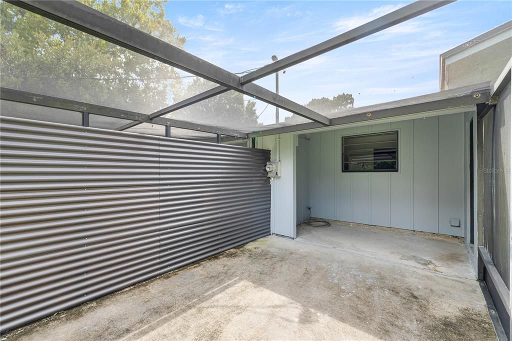 Active With Contract: $299,000 (4 beds, 0 baths, 986 Square Feet)