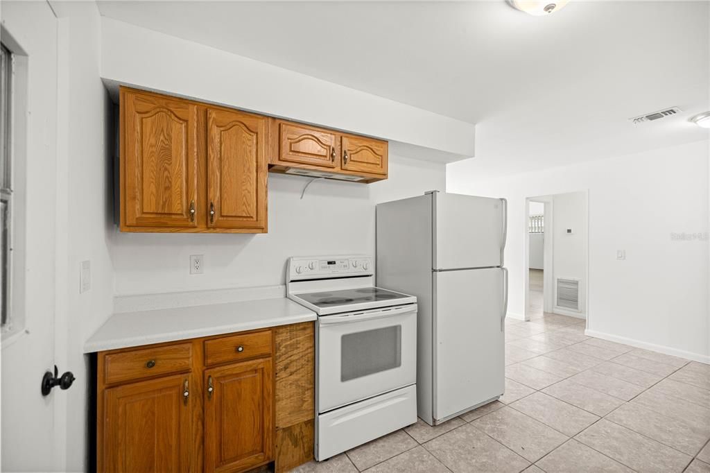 Active With Contract: $299,000 (4 beds, 0 baths, 986 Square Feet)