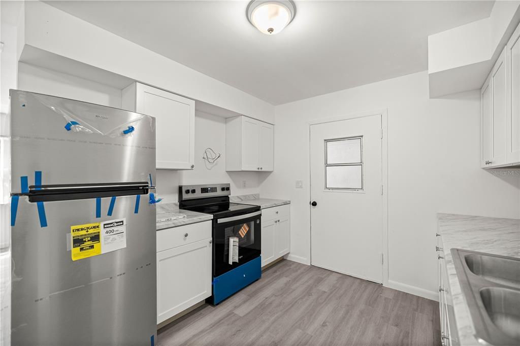 Active With Contract: $299,000 (4 beds, 0 baths, 986 Square Feet)