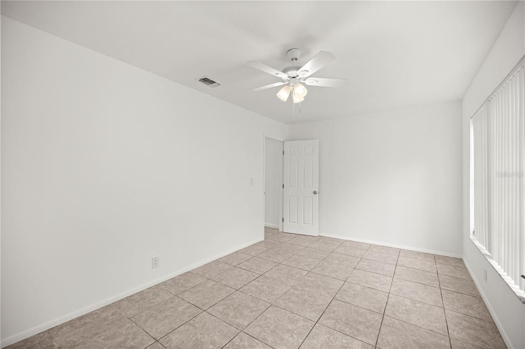 Active With Contract: $299,000 (4 beds, 0 baths, 986 Square Feet)