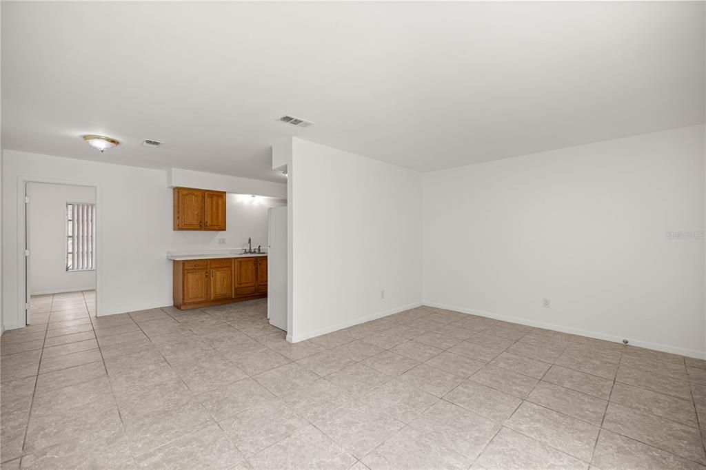 Active With Contract: $299,000 (4 beds, 0 baths, 986 Square Feet)