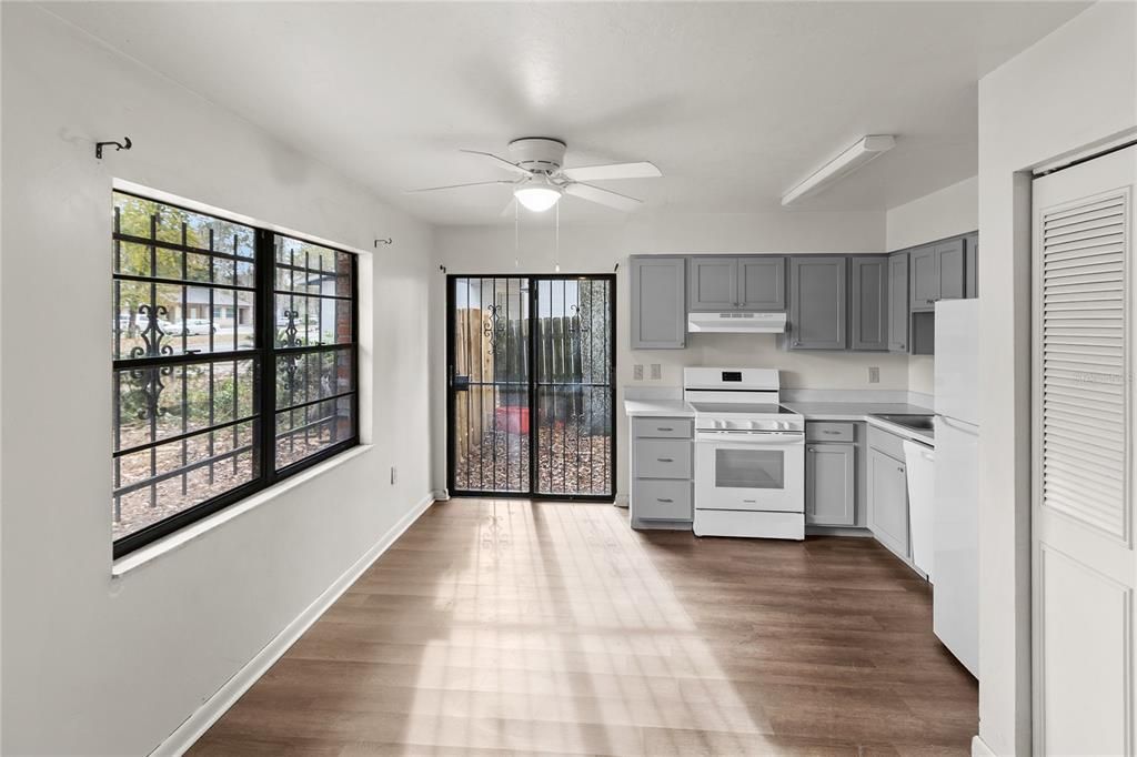 For Rent: $1,095 (2 beds, 1 baths, 1740 Square Feet)