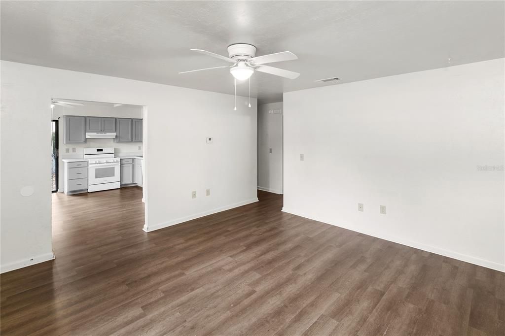 For Rent: $1,095 (2 beds, 1 baths, 1740 Square Feet)