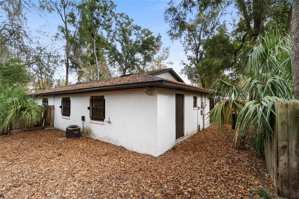 For Rent: $1,095 (2 beds, 1 baths, 1740 Square Feet)