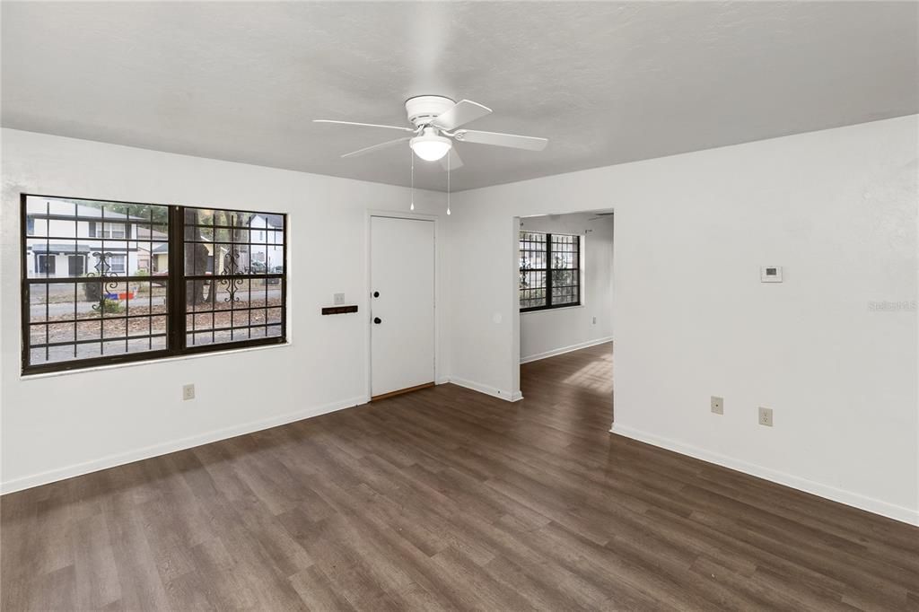 For Rent: $1,095 (2 beds, 1 baths, 1740 Square Feet)