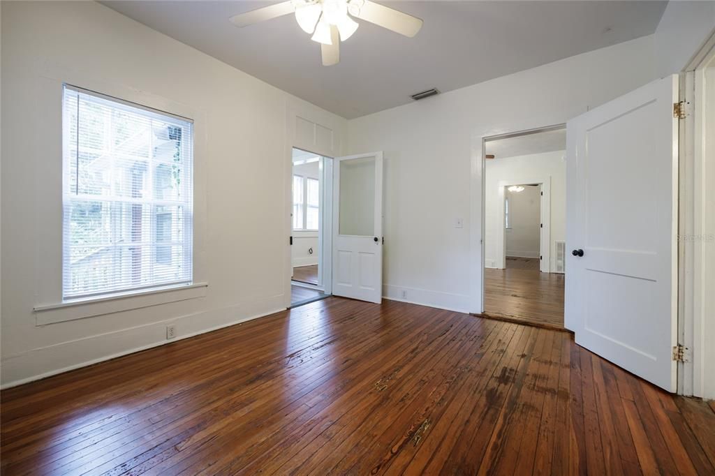 待售: $420,000 (4 贝兹, 2 浴室, 1346 平方英尺)