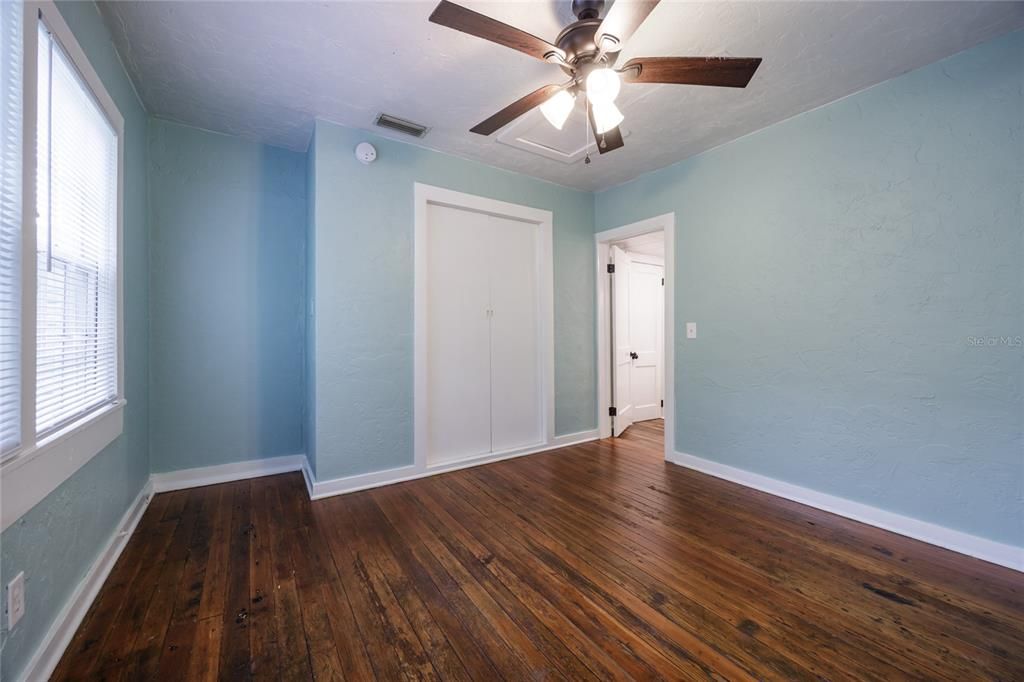 待售: $420,000 (4 贝兹, 2 浴室, 1346 平方英尺)