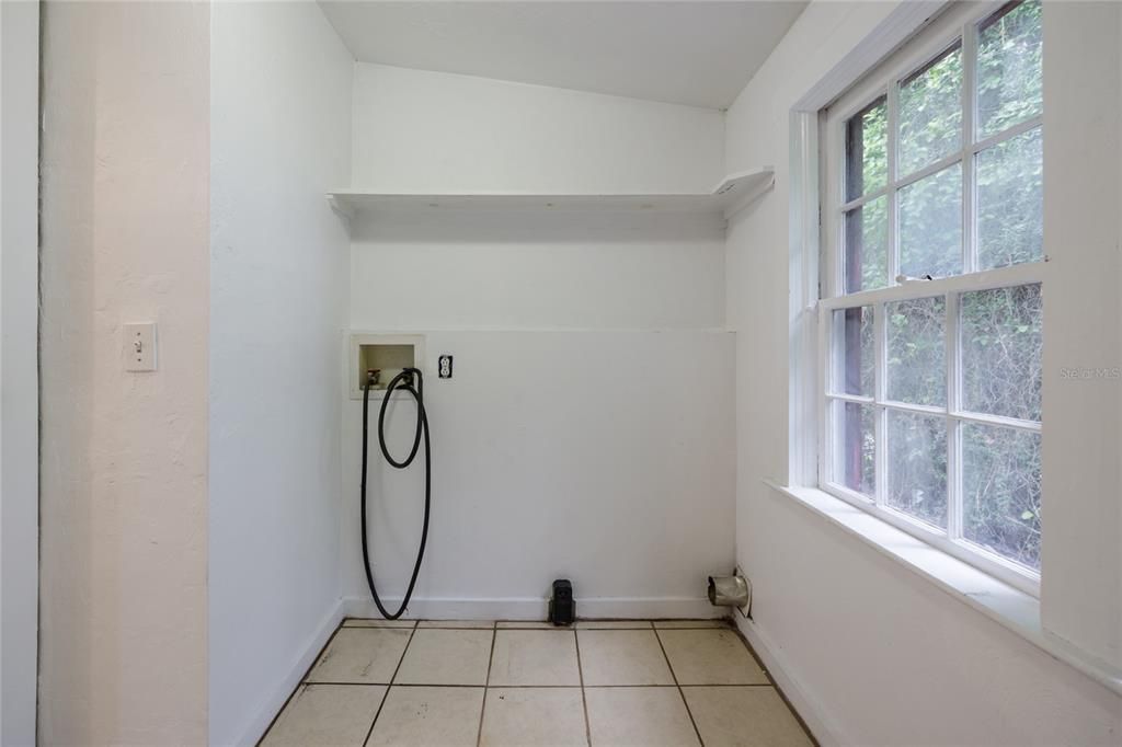 待售: $420,000 (4 贝兹, 2 浴室, 1346 平方英尺)